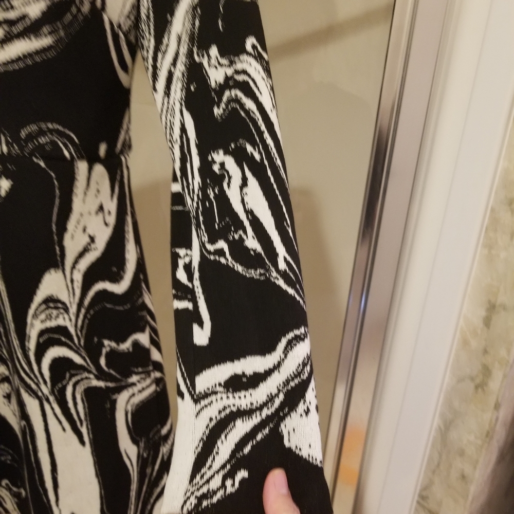 NWT size S, Zara black white jacquard knit sweater dress - Picture 8 of 9
